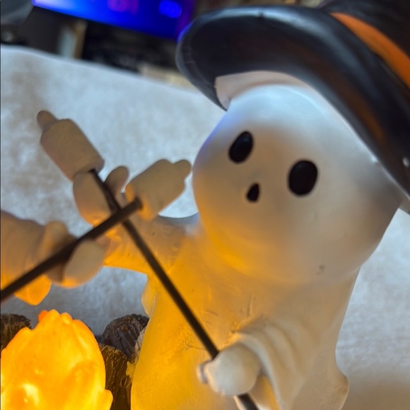 Goulish campfire ghost Halloween decor - Picture 12 of 14